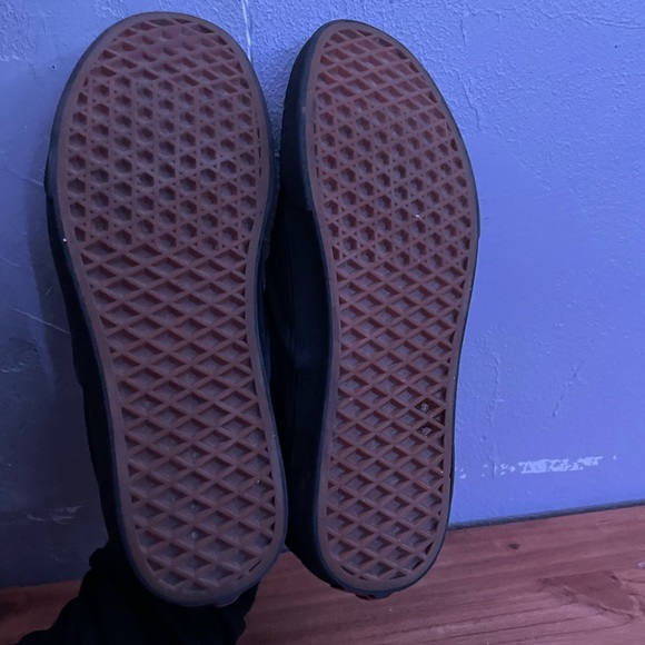 Selling pair of shoes size 10 slip in vans only worn 3 times no box - Picture 1 of 7